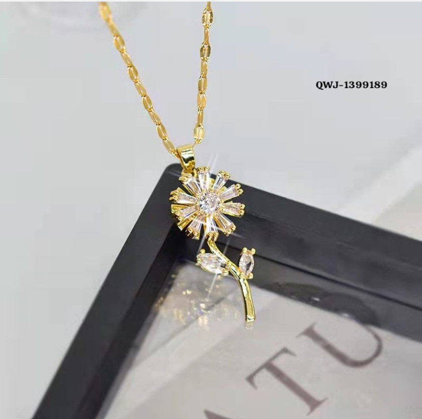 Flower Rotation Pendant Necklace – Golden